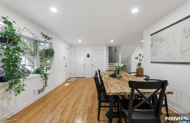 442 11th Street Gallery 4