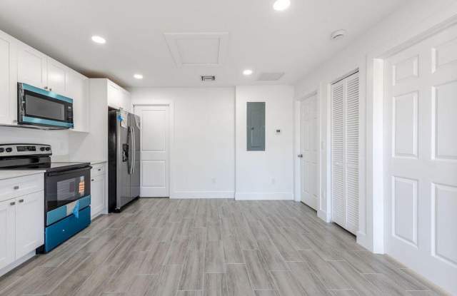 4959 Southeast Primrose Way unit 2 Gallery 1