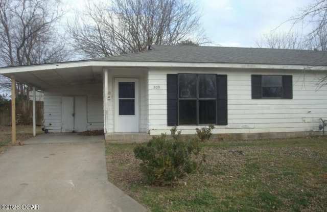 309 N Lincoln Street - 309 North Lincoln Street, Neosho, MO 64850