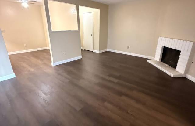 Charming 23BR/2BA Duplex Gallery 3