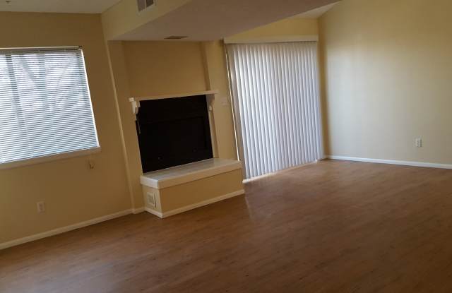 2 Bedroom Condo in Country Club Villas - 5200 Villa View Drive, Farmington, NM 87402