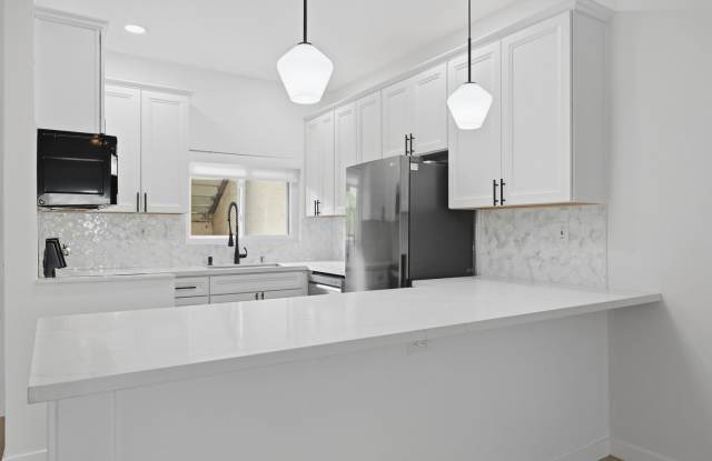 Beautifully Updated 2-Bedroom Condo in The Villas of Calavera Gallery 1