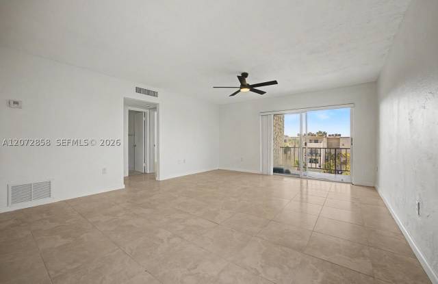 6900 N Kendall Dr Gallery 3