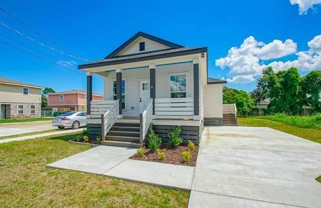 2301 WEYER Street - 2301 Weyer Street, Gretna, LA 70053