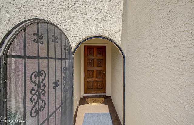 7605 E Pearson Street Gallery 4