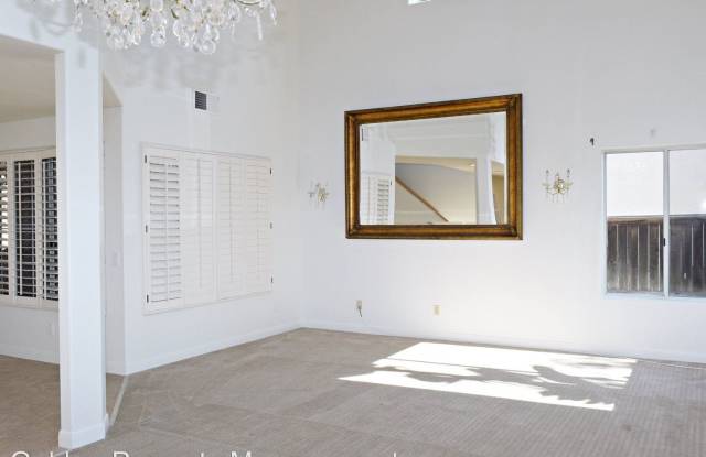 595 Port Harwick Gallery 3