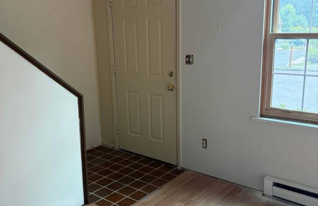 2 Bedroom, 1.5 Bath Townhouse Gallery 3