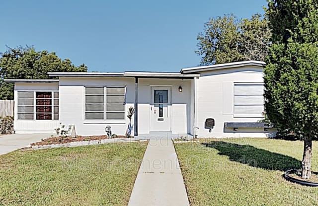 2260 W Dana Dr - 2260 West Dana Drive, Deltona, FL 32738