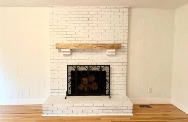 1853 Rockmoor Drive Gallery 4