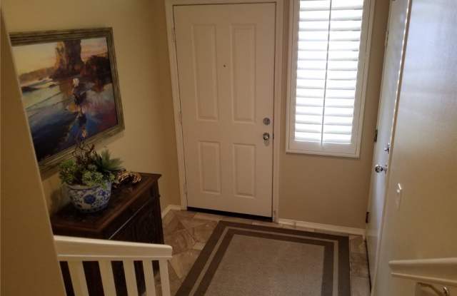 811 Marinella Aisle Gallery 3