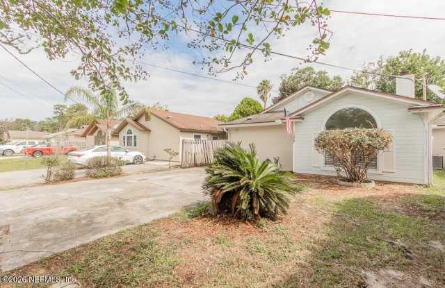 1067 HIBISCUS Street Gallery 4