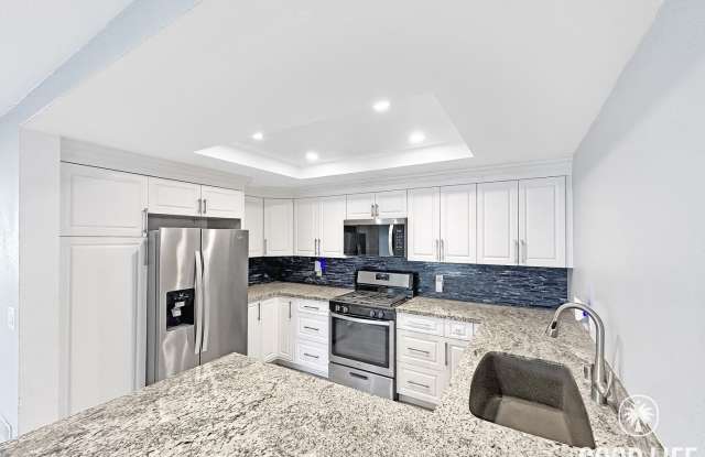 Beautiful 3BD/2BA W/ A/C, In-Unit Laundry, and Reserved Parking in Santee! photos photos