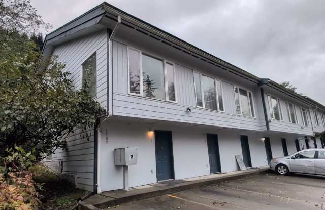 2BD/1.5BA Douglas Condo, with or w/out Furn., Optional Short/Long Term, One Pet, 2 Pking Sp Gallery 1
