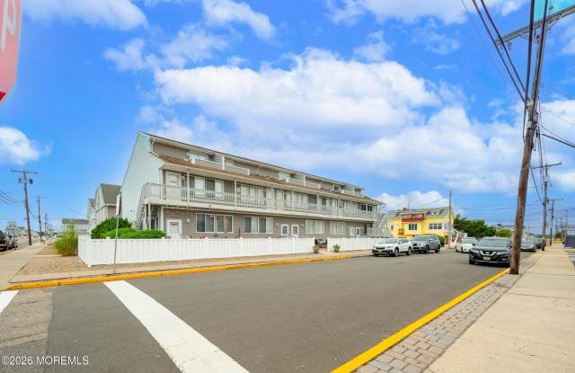 1713 Boulevard Gallery 3