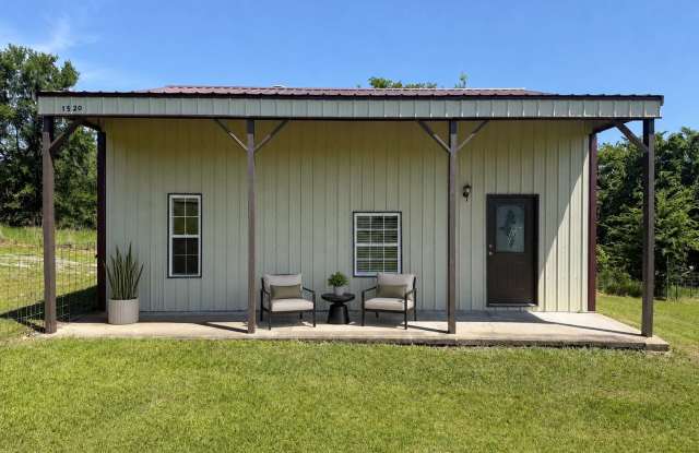 1 Bed / 1 Bath - Single Family Home - Fantastic View!! - 1520 Been Ridge Way, Sebastian County, AR 72936