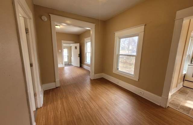 Two Bedroom Home with Washer/Dryer - 1310 Ascension Street, Des Moines, IA 50314