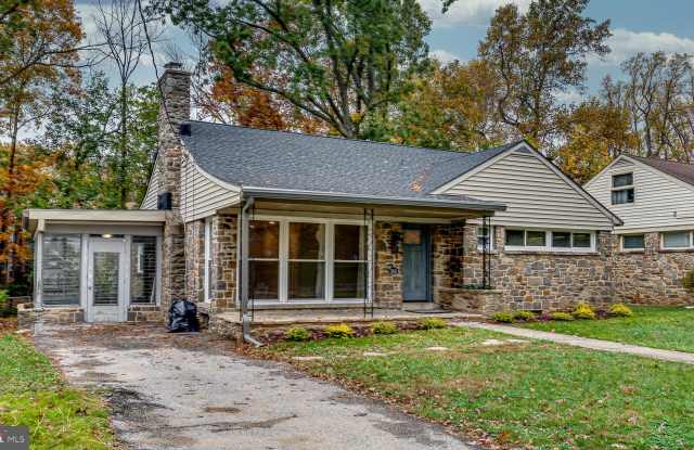 2908 W STRATHMORE AVENUE Gallery 2