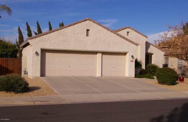 320 W ROADRUNNER Drive Gallery 2