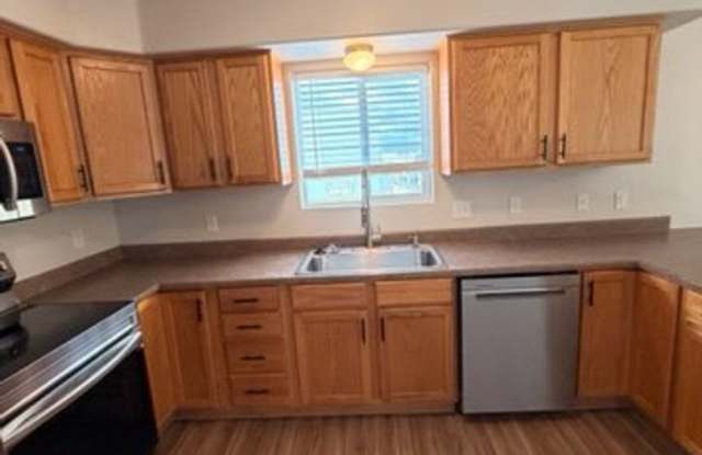 3 Bedroom In Great Location! Gallery 3