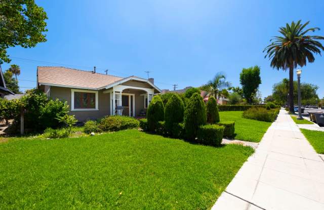 Classic Anaheim Living with Prime Location Gallery 3