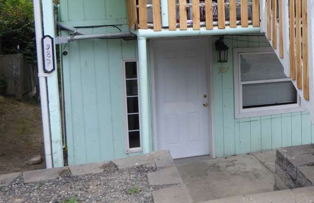 2 Bedroom Downstairs Apartment in Winston photos photos