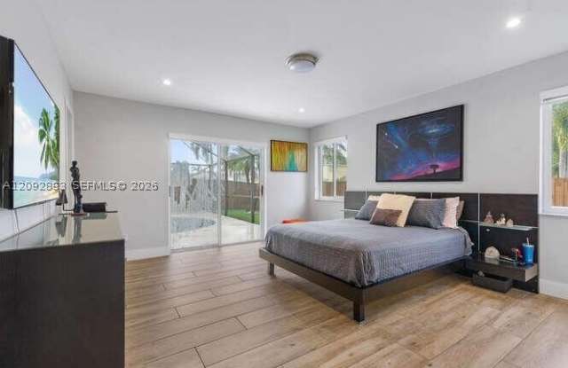 9430 SW 212th Ter Gallery 4