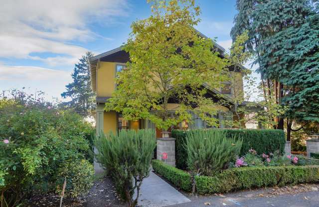 Charming Duplex in the Heart of Lake Oswego Gallery 4