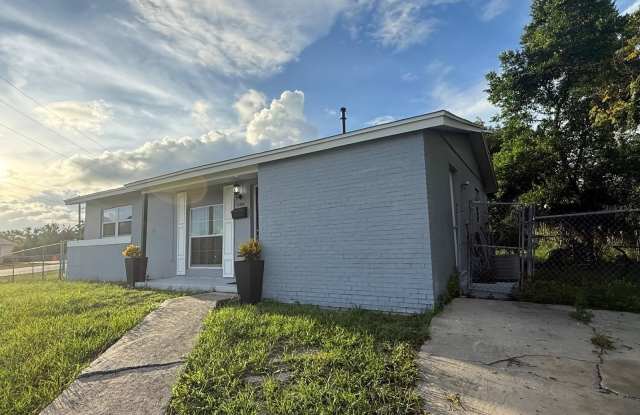 2302 E DANA Drive Gallery 1