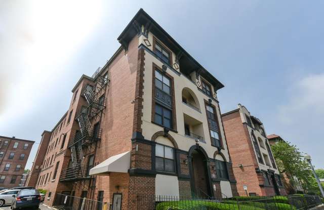 Columbia Heights Two Bedroom/One Bathroom In Amazing Location! Washer/Dryer in Unit! photos photos