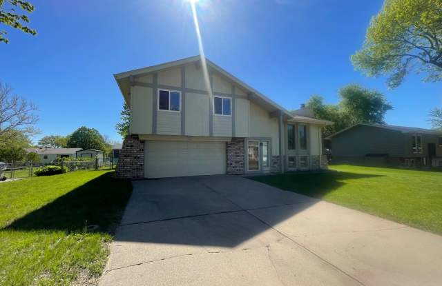 Welcome Home! Charming 3 Bed, 2 Bath House in Lavista NE photos photos