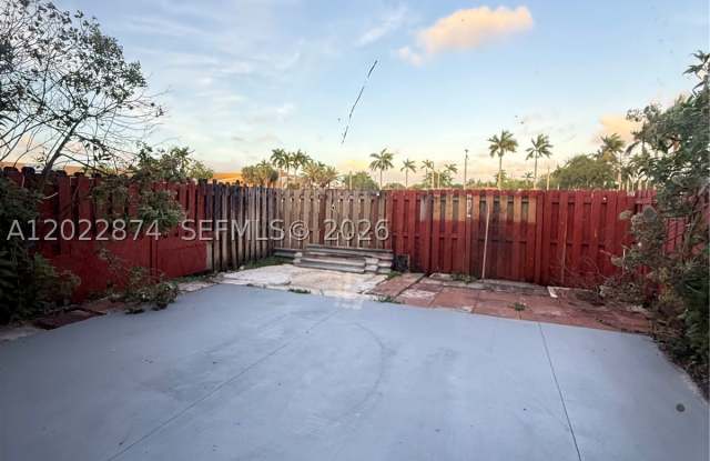 18615 NW 84th Pl Gallery 3