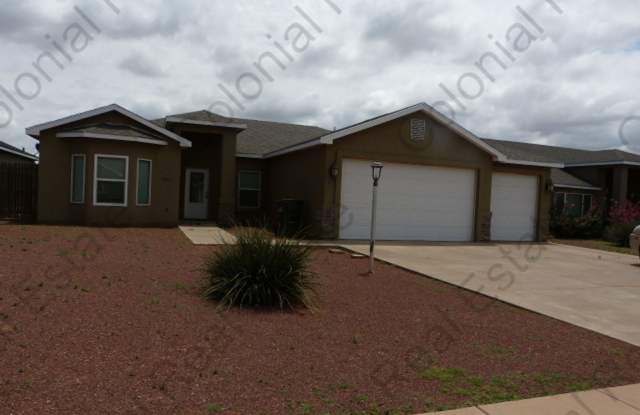 Spacious modern 4 bedroom home Gallery 1