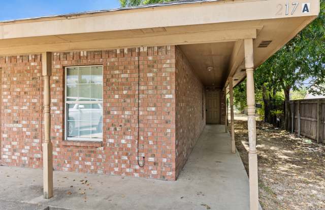 217 East Craven Avenue Unit A Gallery 1