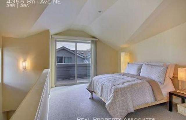 4355 8th Ave NE Gallery 3