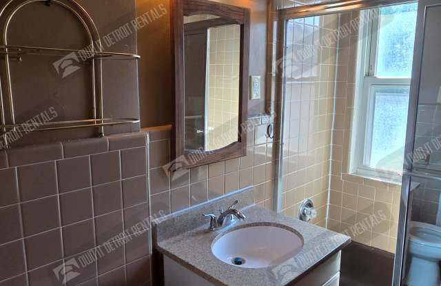 19206 Westphalia St Unit 2 Gallery 4