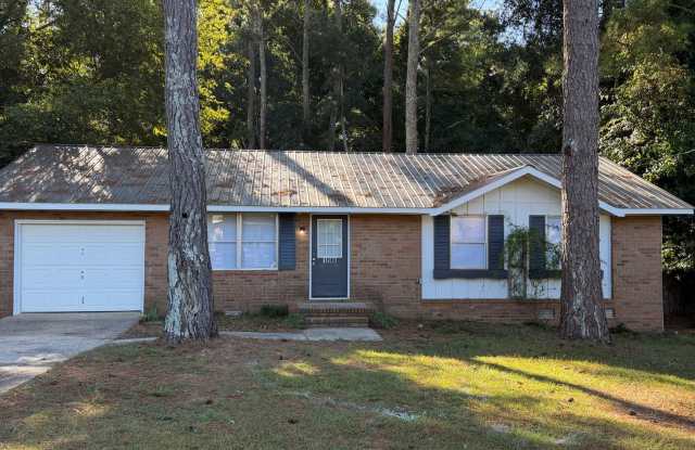 3 Bedroom/1.5 Bath Home on Westside! Available now! Gallery 3
