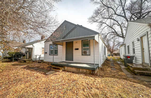 253 S Dearborn - $740/mo. photos photos