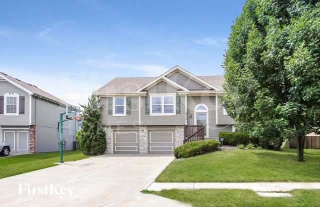 10216 North Lewis Avenue - 10216 North Lewis Avenue, Kansas City, MO 64157