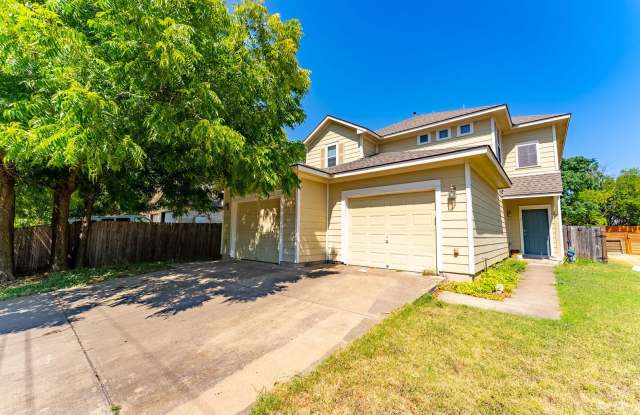 Welcome to this 3 bed 2.5 bath charming home located in the heart of Austin!!! - 7504 Bennett Avenue, Austin, TX 78752