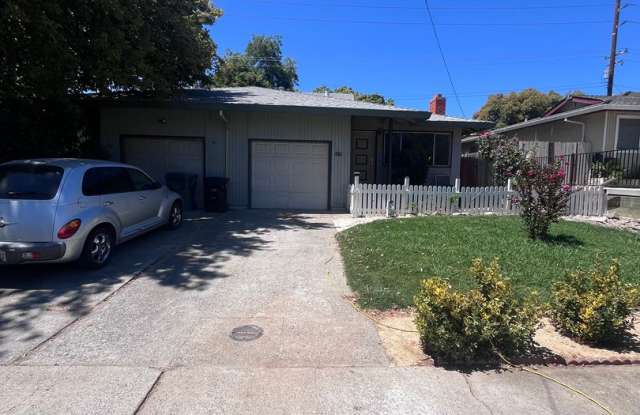 NICE UPDATED DUPLEX IN FAIR OAKS!! - 5379 Castle Street, Carmichael, CA 95628