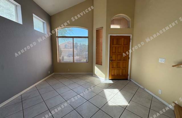 HALF OFF FIRST MONTH'S RENT! 4 BEDROOM 2.5 BATHROOM HOME Gallery 4