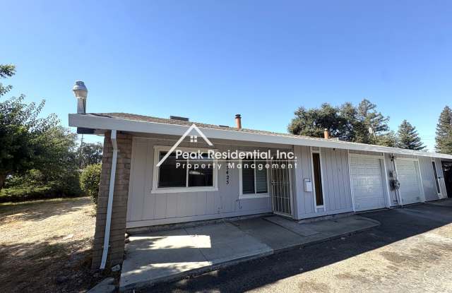 Spacious Foothill Farms 2bd/1ba Duplex with 1 Car Garage Gallery 3