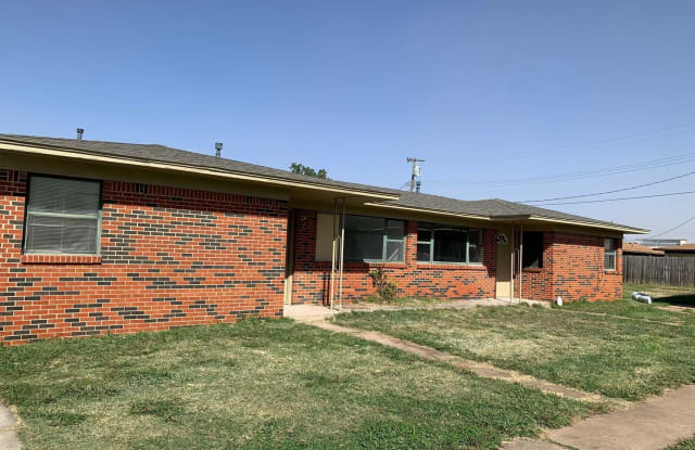 17 NW 25th - 17 Northwest 25th Street, Lawton, OK 73505