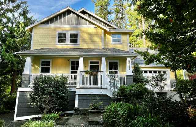 Beautiful 4 Bedroom Bainbridge Home Close to Everything photos photos