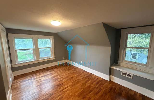 $899 | 2BR Newton Home w/ Hardwood Floors, Fireplace & Fenced Yard | Pets OK Gallery 4