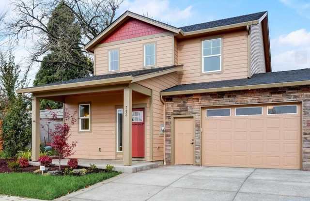 3 Bed, 2.5 Bath Townhouse/Duplex - Modern Living in a Great Location! photos photos