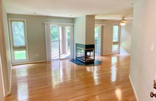 Beautifully Updated 2BR/2BA Dorsey Hall Condo with Bonus Loft Gallery 4