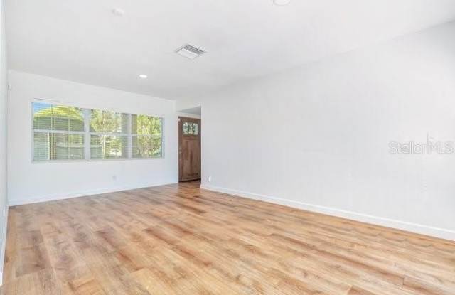 3800 BOBOLINK Lane Gallery 3
