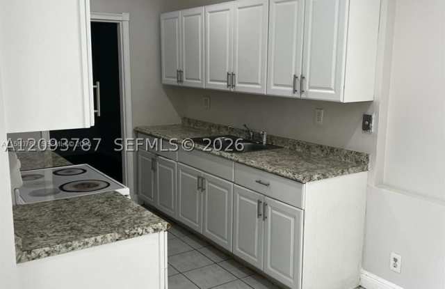 7221 SW 11th Ct Gallery 2
