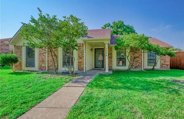 1304 Timberbend Trail Gallery 2